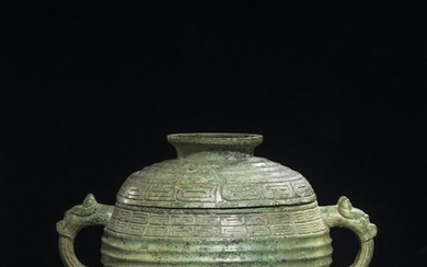 A BRONZE RITUAL FOOD VESSEL AND COVER, GUI, WESTERN ZHOU DYNASTY (1100-771 BC)