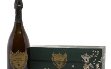 1 bt. Champagne Dom Pérignon, Moët et Chandon 1985 A-A/B (bn).