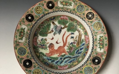 A CHINESE ANTIQUE FAMILLE ROSE PORCELAIN PLATE. 19C