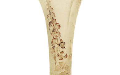 ÉMILE GALLÉ (1846-1904) Grand vase balustre à col...