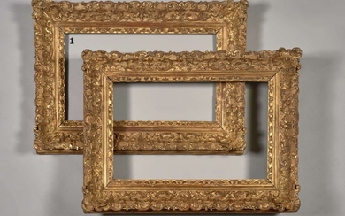 France, époque Louis XIV Paire de cadres en chêne sculpté et doré