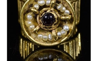 MEDIEVAL GOLD RING WITH GARNET AND PEARLS
