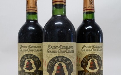 11 bouteilles CHÂTEAU ANGELUS 1982 1er GCC (B) Saint Emilion (9 légèrement bas