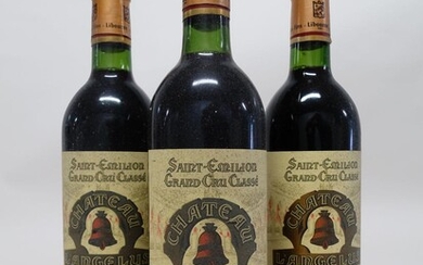 11 bouteilles CHÂTEAU ANGELUS 1982 1er GCC (B) Saint Emilion (9 légèrement bas
