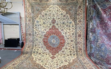 12' 9" x 18' 3" Fine Persian Tabriz Rug.
