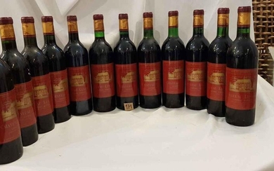 12 bottles Château LESTAGE 1970 LISTRAC MEDOC; Perfect labels, 4 low neck