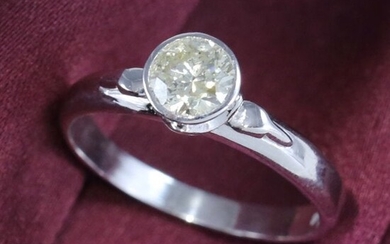 4 K / 585 White Gold Solitaire Diamond Ring