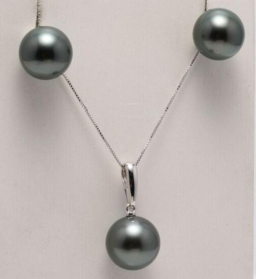 14 kt. White Gold - 11x12mm Peacock Tahitian Pearls