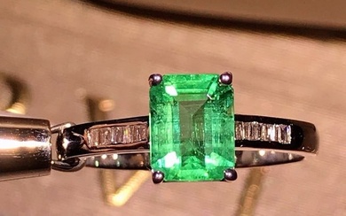 14K GOLD 1.4 CT VIVID GREEN NATURAL EMERALD & DIAMOND RING