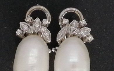 18 kt. Gold - Earrings biwa cultivated pearl - Diamonds