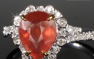 18 kt. White gold - Ring IGI Certified No Heating Intense Orange-Pink Sapphire (padparadscha color) - VS Diamonds