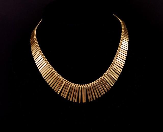 18ct rose gold "Cleopatra" necklace marked uno a.r (Italian)...