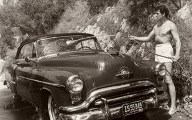 Avery Akron/Ohio 1918 – 2002 Los Angeles „Rock Hudson washing his car, photographed outside his Hollywood Hills home“.