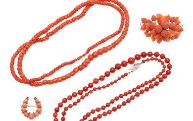 3358701. A SINGLE ROW GRADUATED CORAL BEAD NECKLACE.