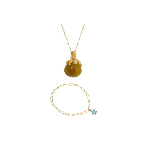 A 14CT YELLOW BRACELET, suspending a turquoise coloured star...