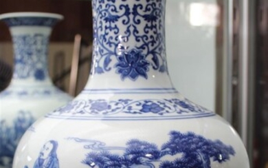 A CHINESE BLUE AND WHITE EXPORT VASE