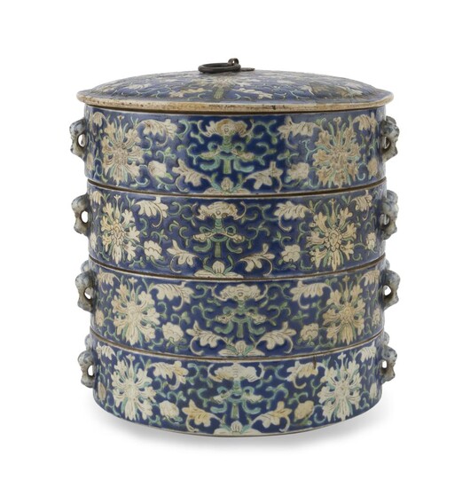A CHINESE POLYCHROME ENAMELED PORCELAIN SET OF FOUR STACKED BOWLS WITH COVER 20TH CENTURY