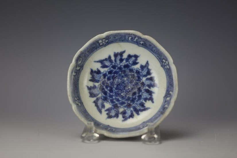 A Chinese Blue and White Foliate-Rimmed Dish with