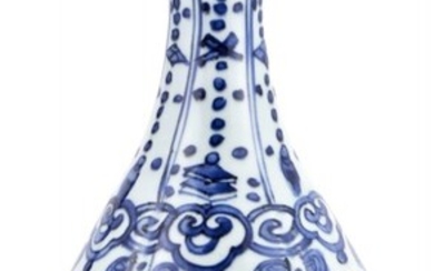 A Chinese Blue and White Porcelain Garlic Mouth Vase