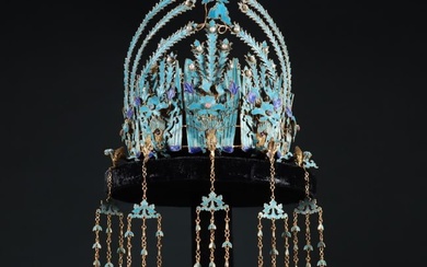 A Chinese Carved Gilt Silver Hat Inlaid Decoration