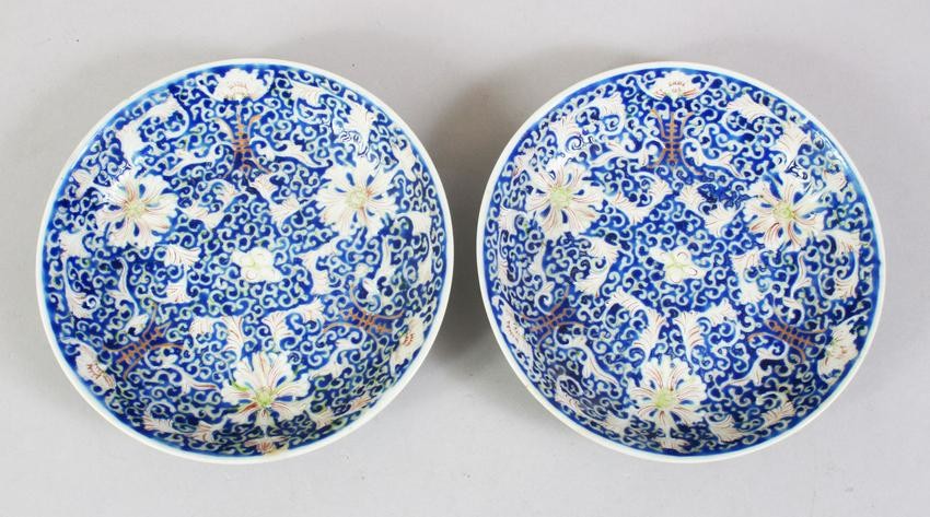 A GOOD PAIR OF 19TH CENTURY CHINESE FAMILLE ROSE