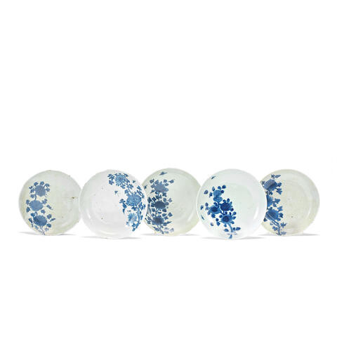 A GROUP OF FIVE BLUE AND WHITE KO-SOMETSUKE 'CHRYSANTHEMUM' DISHES