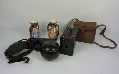 A Kodak box brownie camera, a pair of vases and assorted items (a lot)