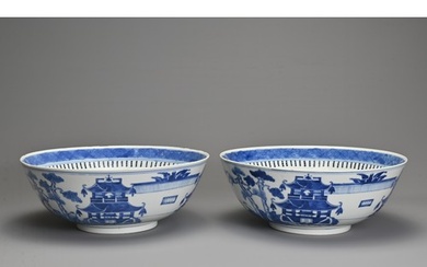 A LARGE PAIR OF CHINESE BLUE AND WHITE PORCELAIN BOWLS, LATE...