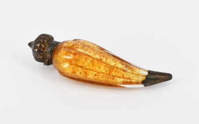 A LATE VICTORIAN SCENT/SALTS BOTTLE