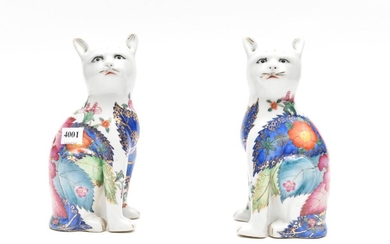 A PAIR OF JAPANESE PORCELAIN CAT FIGURES