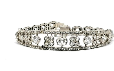 A Platinum Diamond bracelet circa 1930