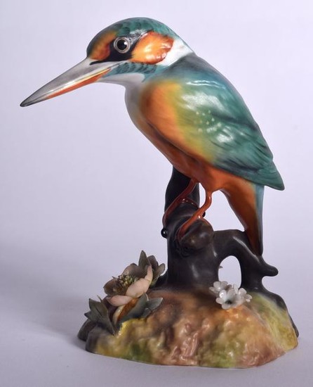 A ROYAL CROWN DERBY PORCELAIN FIGURINE OF A KINGFISHER