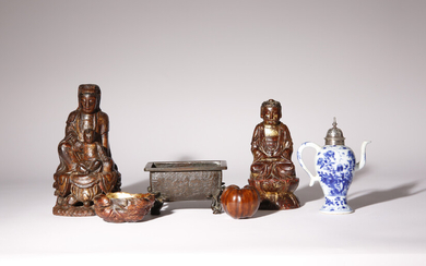A SMALL GROUP OF CHINESE AND ASIAN ITEMS