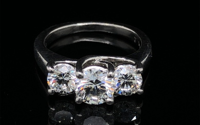 A THREE STONE DIAMOND TRILOGY RING. THE CENTRE DIAMOND APPROXIMATELY 1.02cts, THE TWO OUTER DIAMONDS