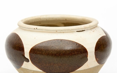 A Cizhou white-brown glaze jar