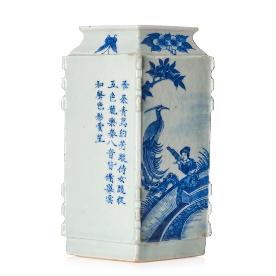 A blue and white vase, late Qing dynasty, circa 1900.