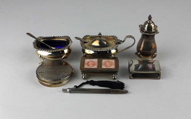 A collection of small silver items
