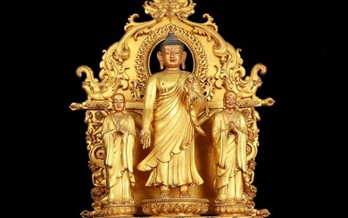 A huge gilt bronze statue of Sakyamuni