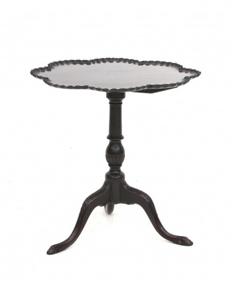 A mahogany tripod tilt top tea table, with piecrust top. Presumably colonial. Chippendale style, 18th century.