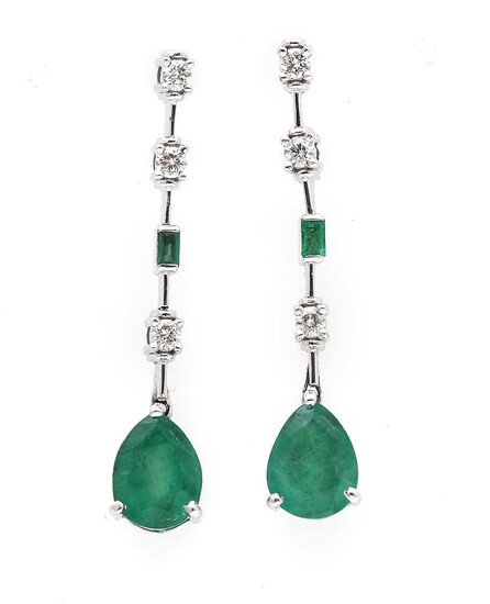 SOLD. A pair of emerald and diamond ear pendants each set with four emeralds and three diamonds, mounted in 14k white gold. L. app. 3.5 cm. (2) – Bruun Rasmussen Auctioneers of Fine Art