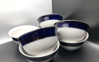 A set of porcelain dishes A set of 7 Rīga porcelain błodińs with a rare cobalt blue decoration and gold threads on it. No defects, in good condition.
