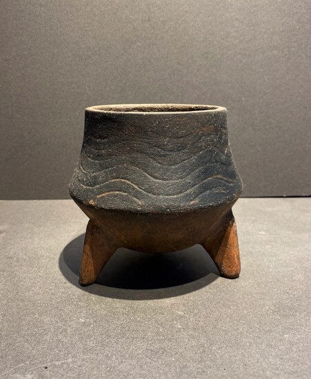 A unusual Chinese earthen tripod vessel. Wavelines incised on...