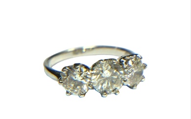 AN 18CT WHITE GOLD AND THREE STONE DIAMOND RING, APPROX TOTA...