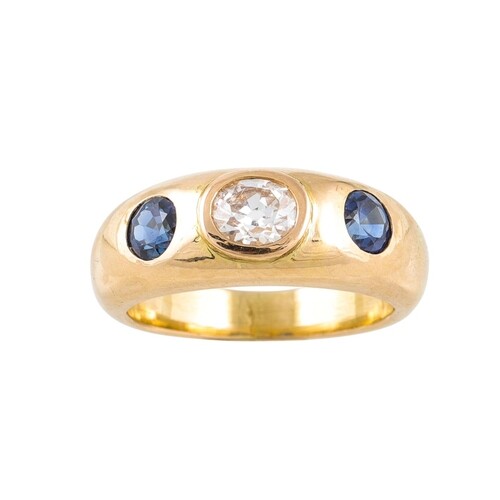 AN ANTIQUE DIAMOND AND SAPPHIRE RING, gypsy style setting, m...