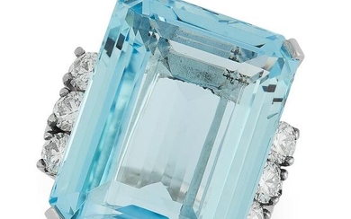 AN AQUAMARINE AND DIAMOND RING in 18ct white gold, set