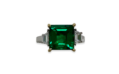 AN EMERALD AND DIAMOND RING, BY VAN CLEEF & ARPELS