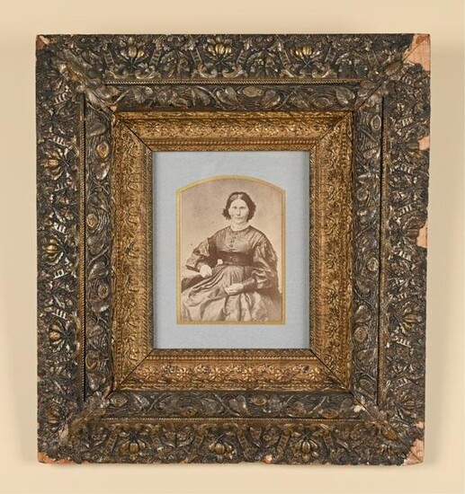 ANTIQUE PHOTOGRAPH IN PERIOD FRAME
