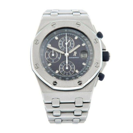 AUDEMARS PIGUET - a Royal Oak Offshore chronograph bracelet watch. Stainless steel case. Case width
