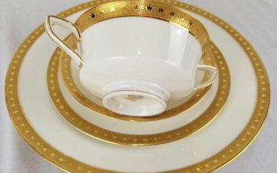 Ambassador - Royal Worcester - Dinner service with soup cups + tureen for 6 people (25) - Porcelain