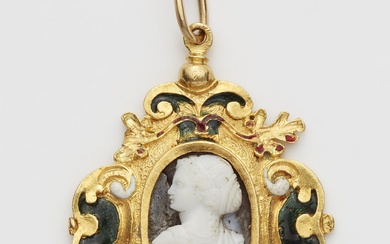 An 18k gold and enamel cartouche frame pendant with a probably Italian Renaissance layered chalcedony cameo depicting a lady‘s bust in the style of Hellenistic empresses.